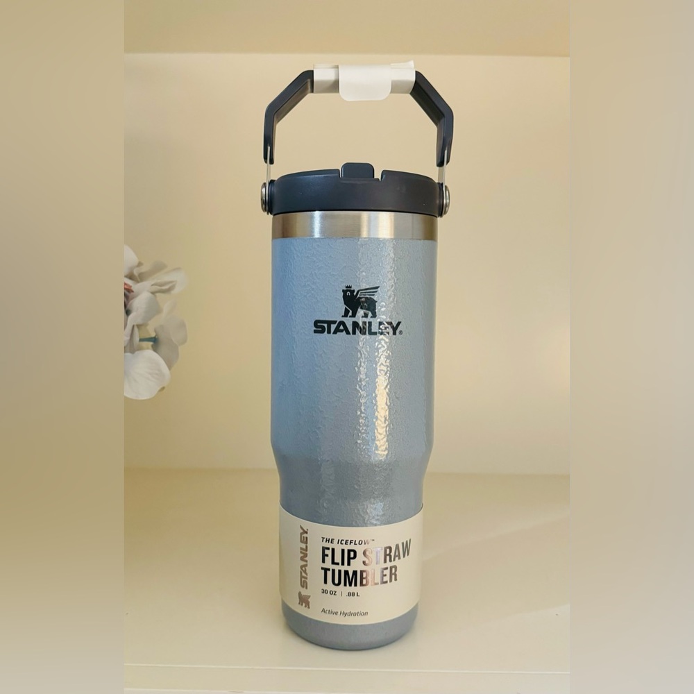 🎉LAST CHANCE🎉 NWT Stanley Iceflow Flip Straw 30 oz Tumbler Heather Silver